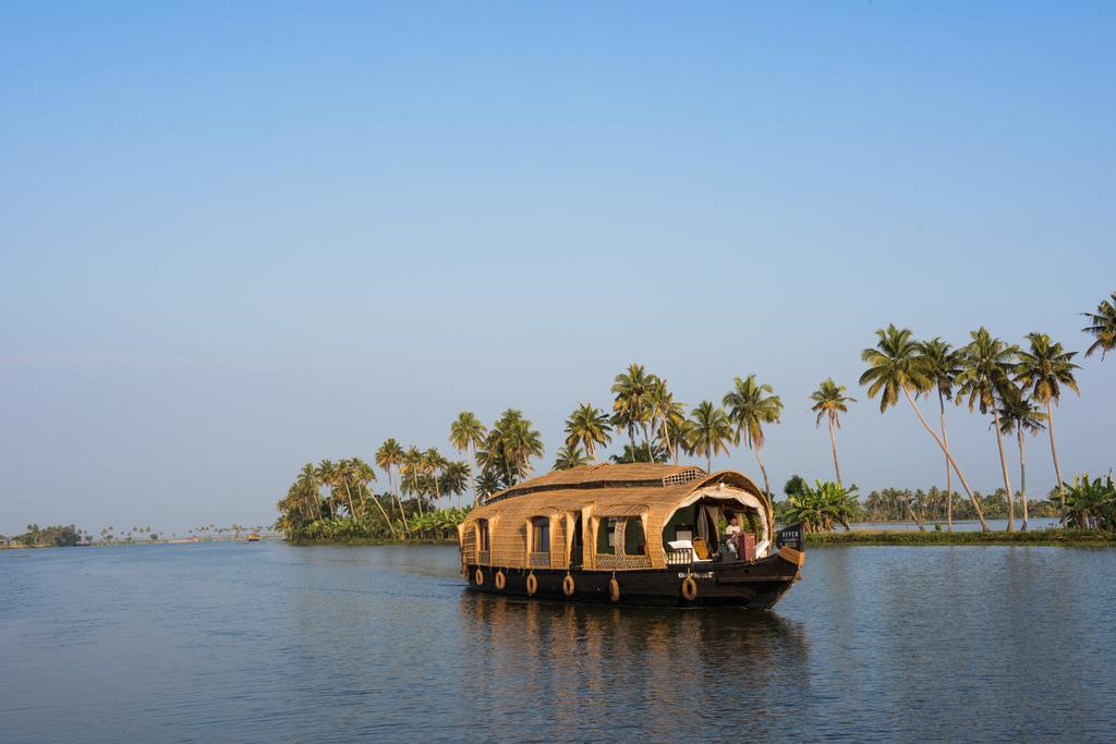 Xandari Riverscapes Alappuzha Bagian luar foto