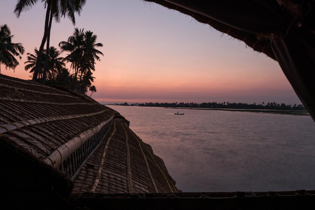 Xandari Riverscapes Alappuzha Bagian luar foto