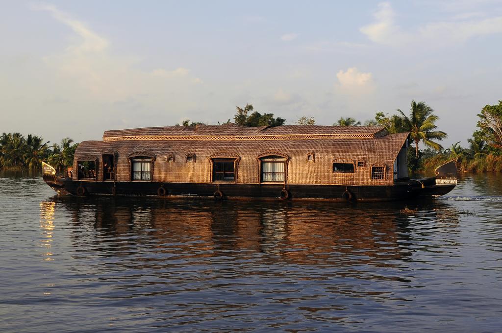 Xandari Riverscapes Alappuzha Bagian luar foto