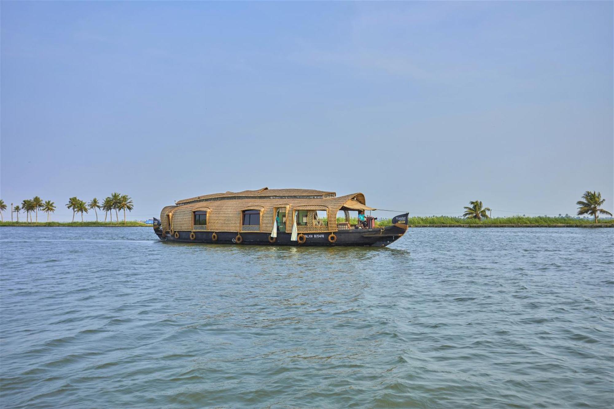Xandari Riverscapes Alappuzha Bagian luar foto