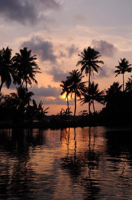 Xandari Riverscapes Alappuzha Bagian luar foto