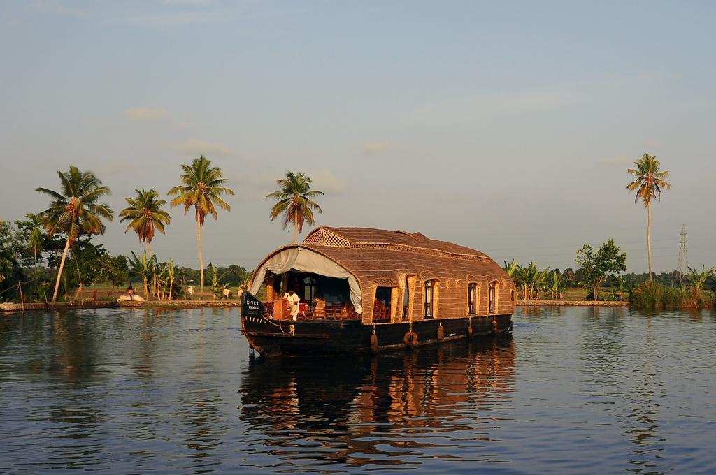Xandari Riverscapes Alappuzha Bagian luar foto