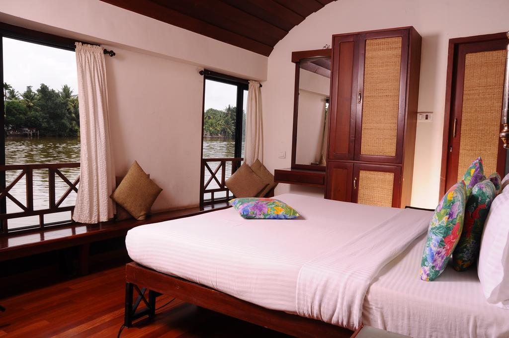 Xandari Riverscapes Alappuzha Bagian luar foto