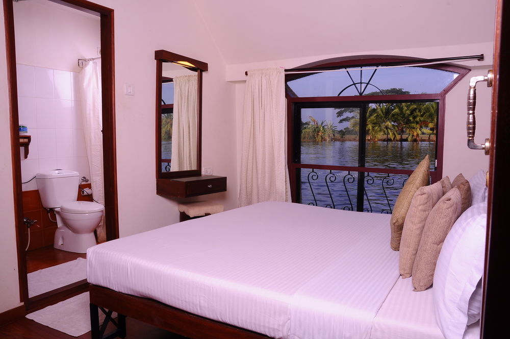 Xandari Riverscapes Alappuzha Bagian luar foto